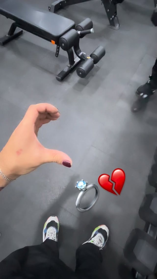 Post 3 by Vic Flowers on Instagram (video)