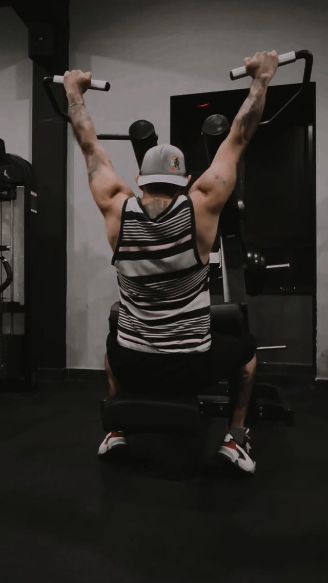 Post 4 by Vic Flowers on Instagram (video)