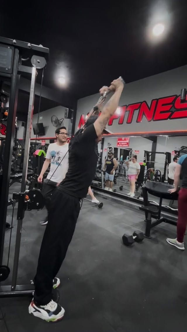 Post 6 by Vic Flowers on Instagram (video)