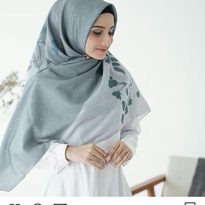Post 2 by hijabNshine on Instagram (image)