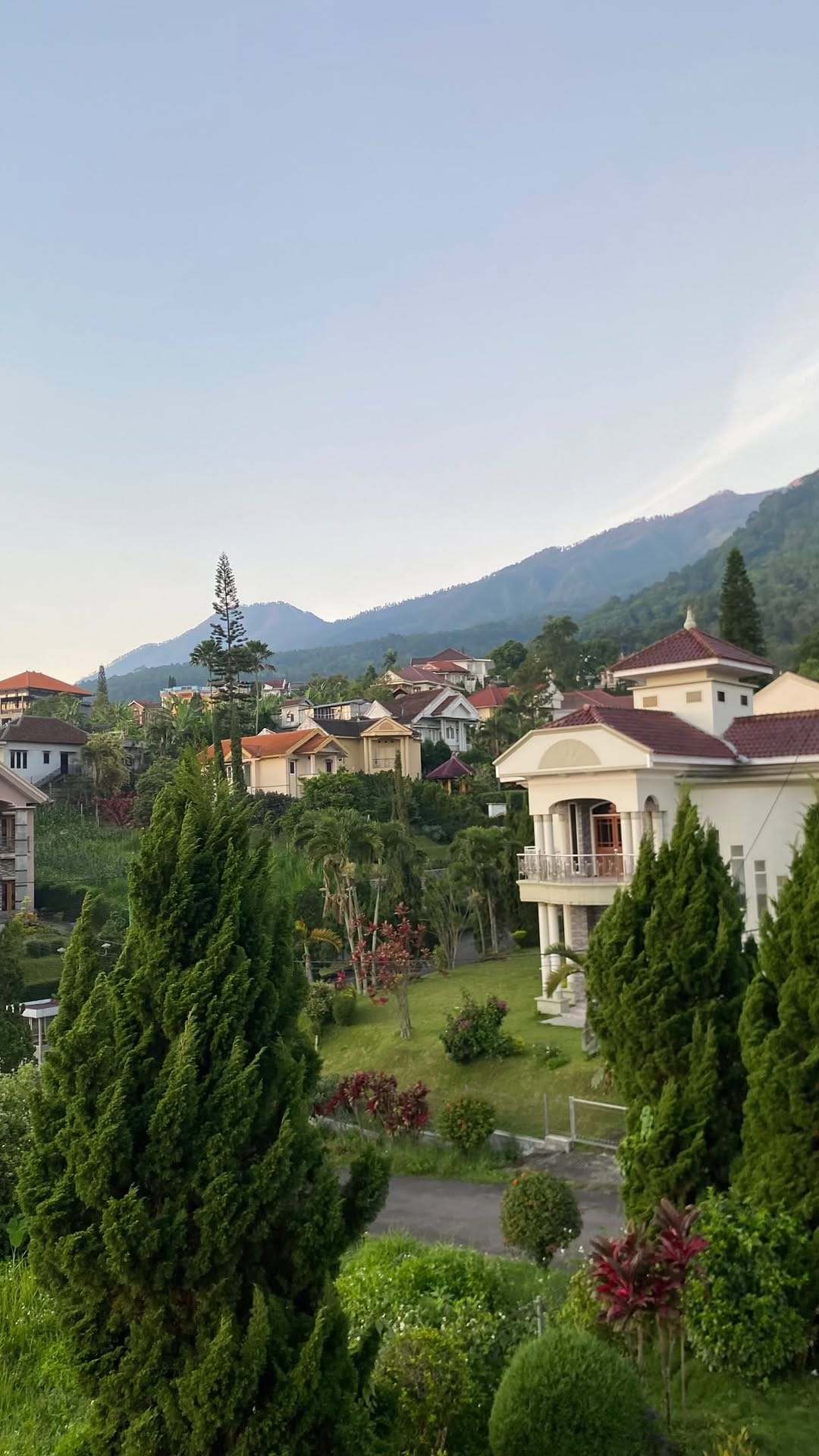 Post 1 by The View Villa Trawas on Instagram (video)