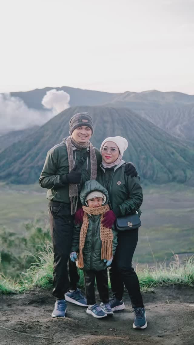 Post 9 by Tiara C Hardianti on Instagram (video)