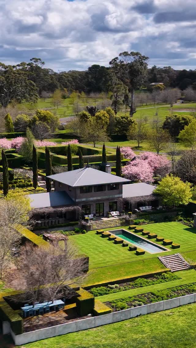 Post 8 by MELBOURNE HOUSE SPOTTERS on Instagram (video)