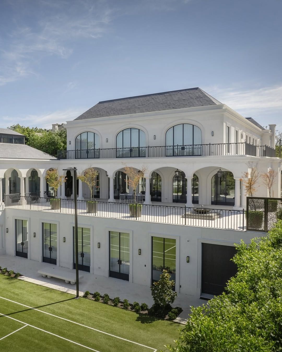 Post 10 by MELBOURNE HOUSE SPOTTERS on Instagram (carousel)