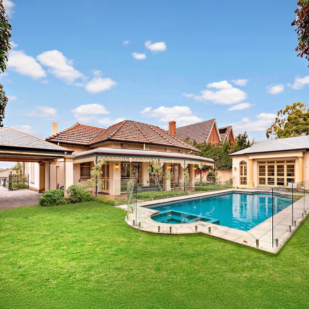 Post 5 by MELBOURNE HOUSE SPOTTERS on Instagram (carousel)