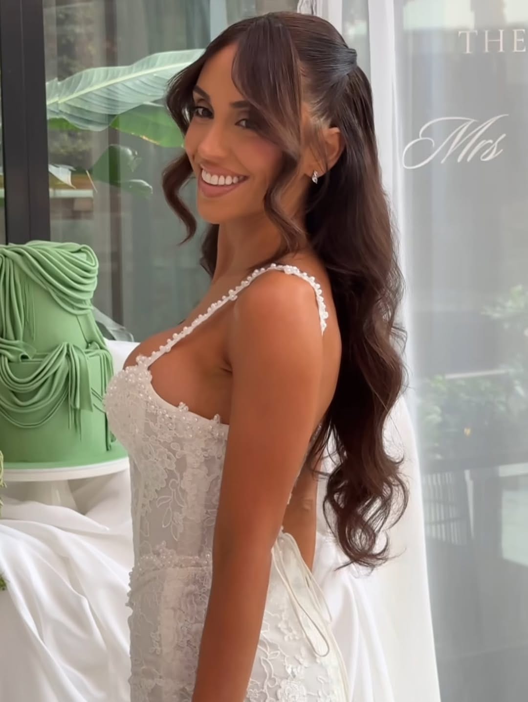 Post 5 by MELBOURNE BRIDAL HAIR STYLIST on Instagram (carousel)