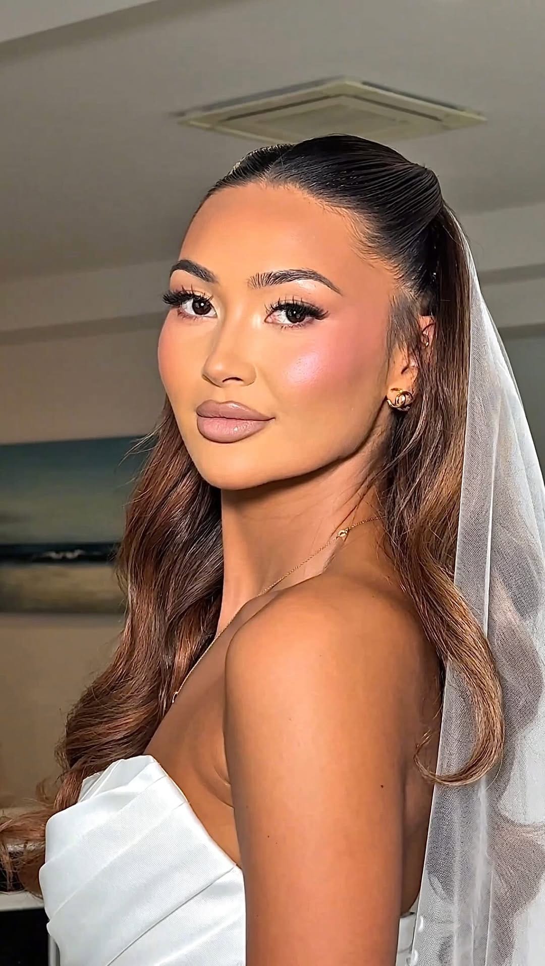 Post 2 by MELBOURNE BRIDAL HAIR STYLIST on Instagram (video)