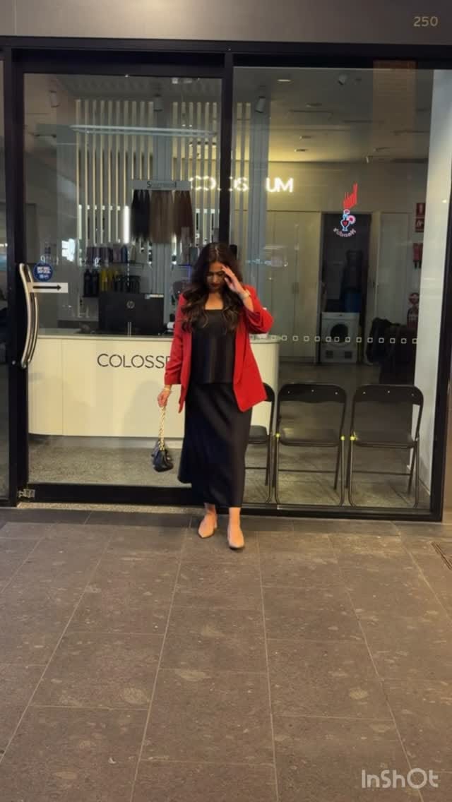 Post 3 by 𝐖𝐀𝐅𝐀 MAKEUP STUDIO -  Sydney Makeup Artist on Instagram (video)