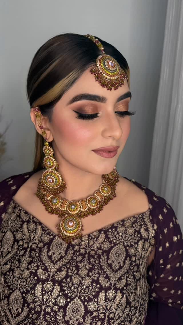 Post 5 by 𝐖𝐀𝐅𝐀 MAKEUP STUDIO -  Sydney Makeup Artist on Instagram (video)