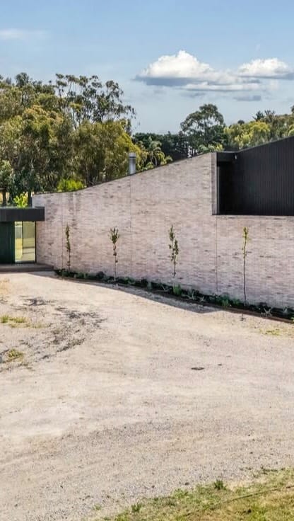 Post 4 by Hedger Constructions on Instagram (video)