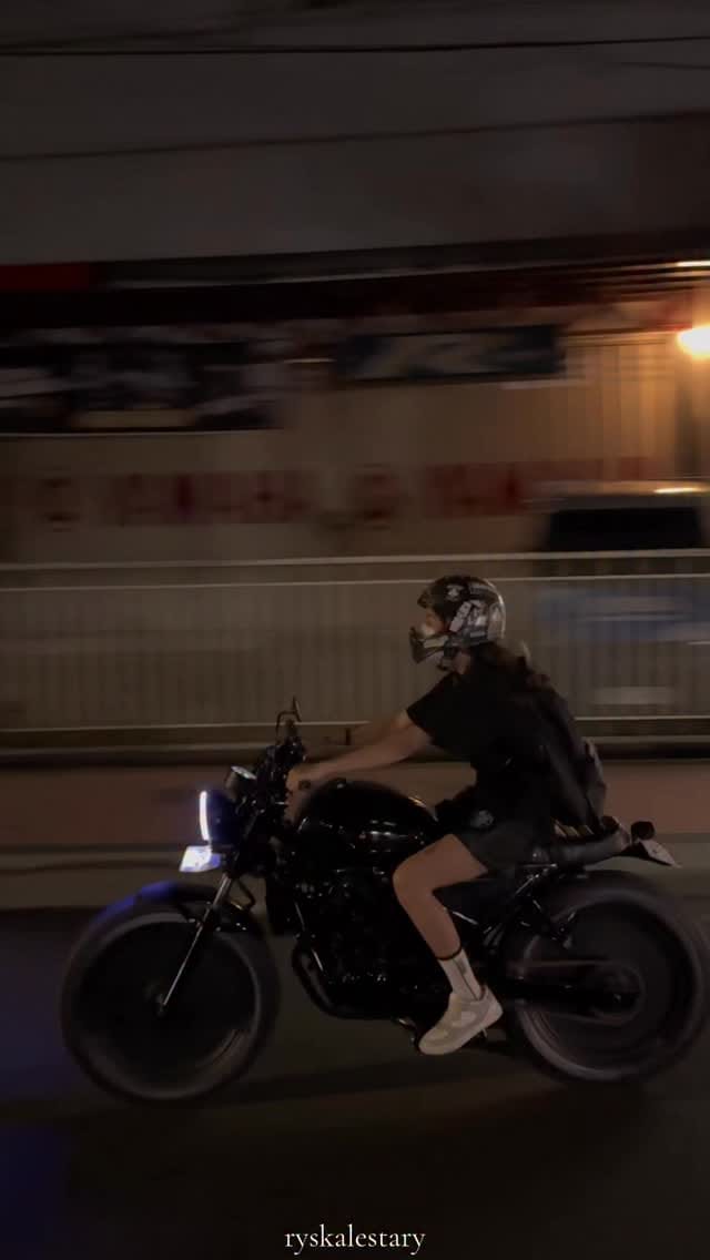 Post 6 by riska on Instagram (video)