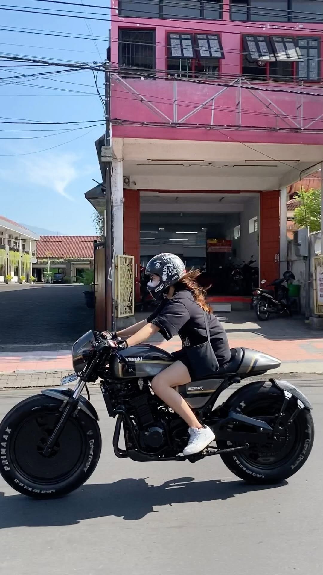 Post 10 by riska on Instagram (video)