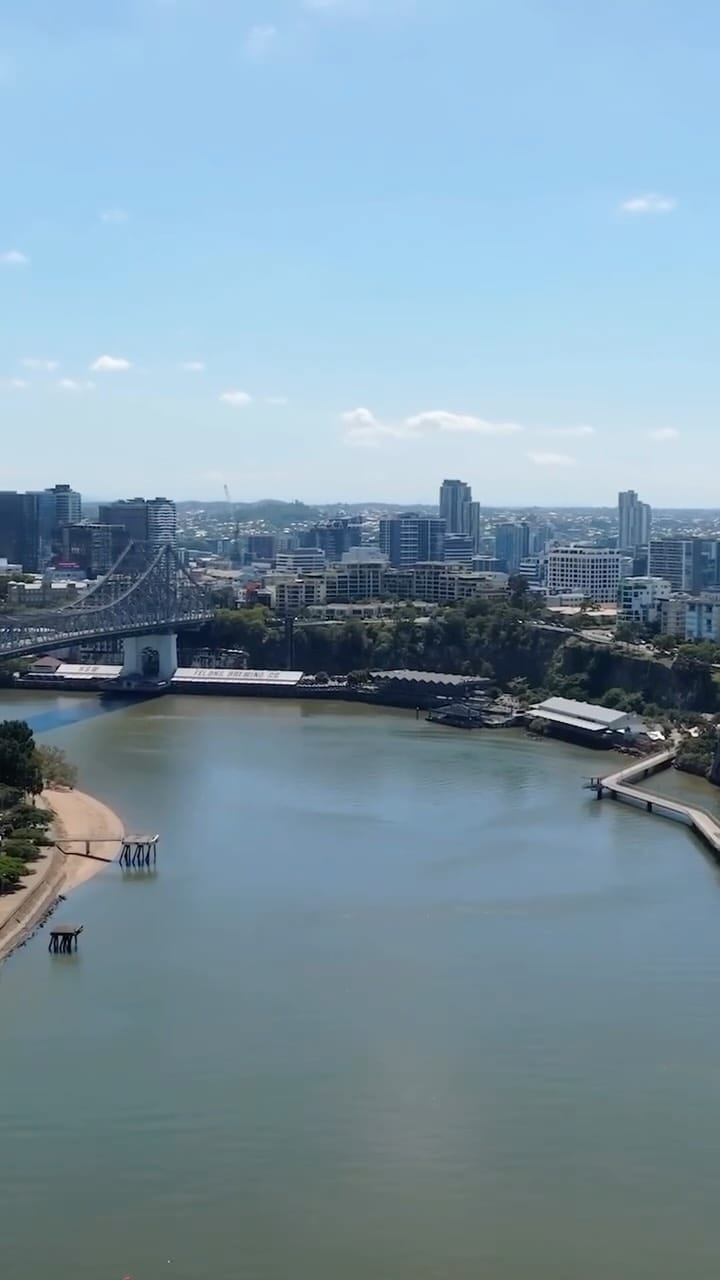 Post 3 by Simon Caulfield on Instagram (video)
