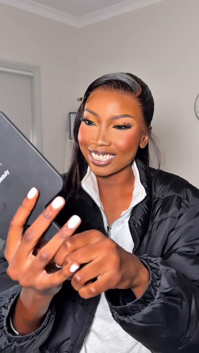 Post 6 by MELBOURNE MAKEUP ARTIST on Instagram (video)