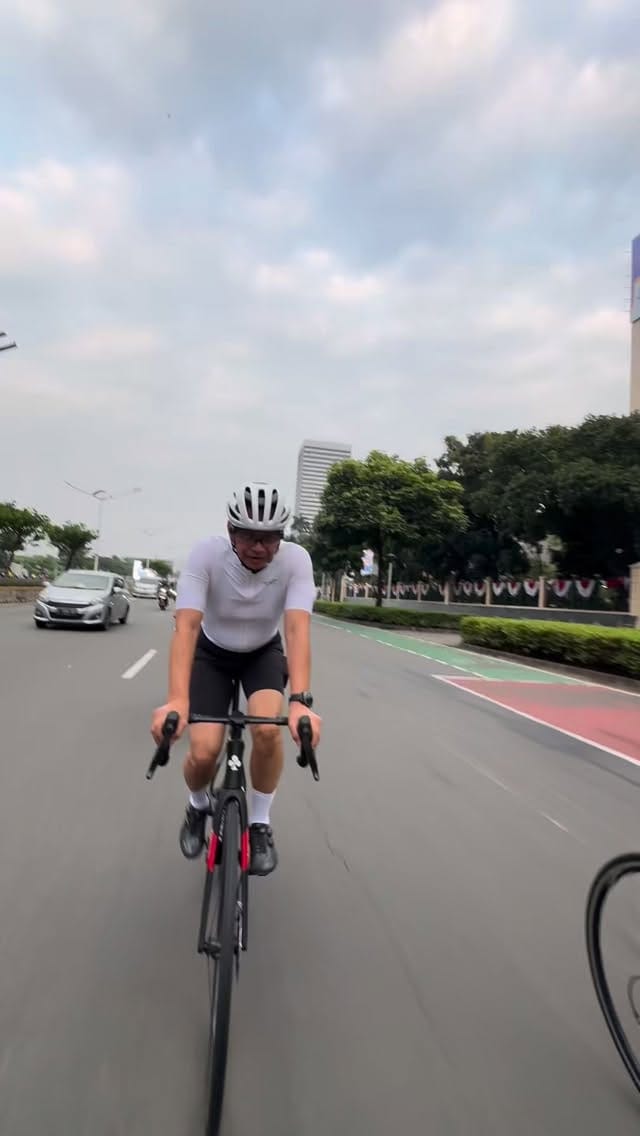 Post 1 by Toto Sugito New on Instagram (video)