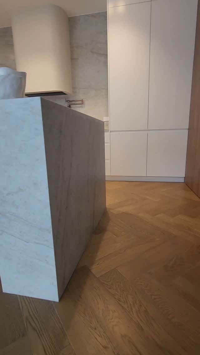 Post 9 by Alex Saad on Instagram (video)