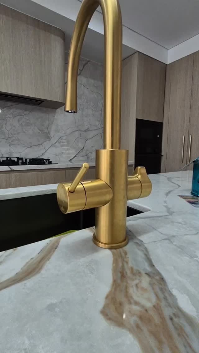 Post 1 by Alex Saad on Instagram (video)