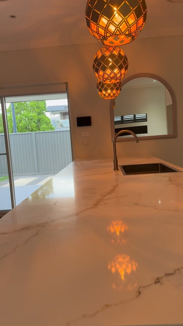 Post 5 by Alex Saad on Instagram (video)