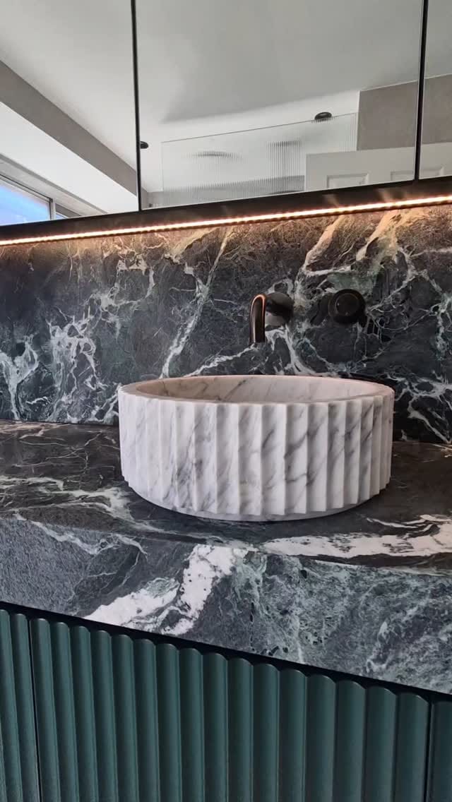 Post 6 by Alex Saad on Instagram (video)