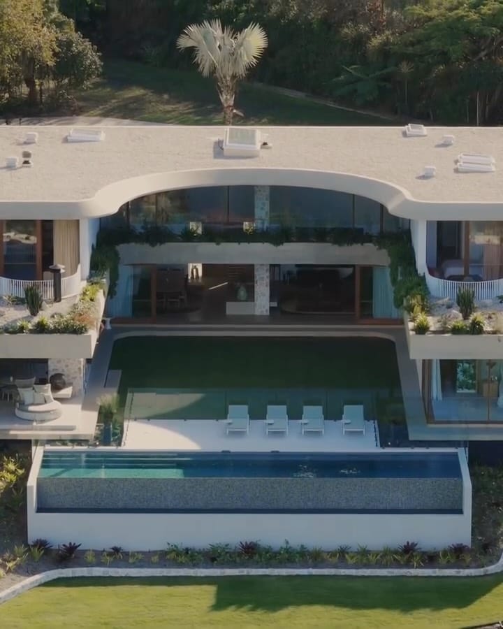 Post 10 by Queensland’s best homes on Instagram (video)