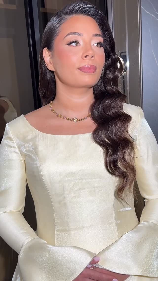 Post 8 by Eminemakeuphair on Instagram (video)
