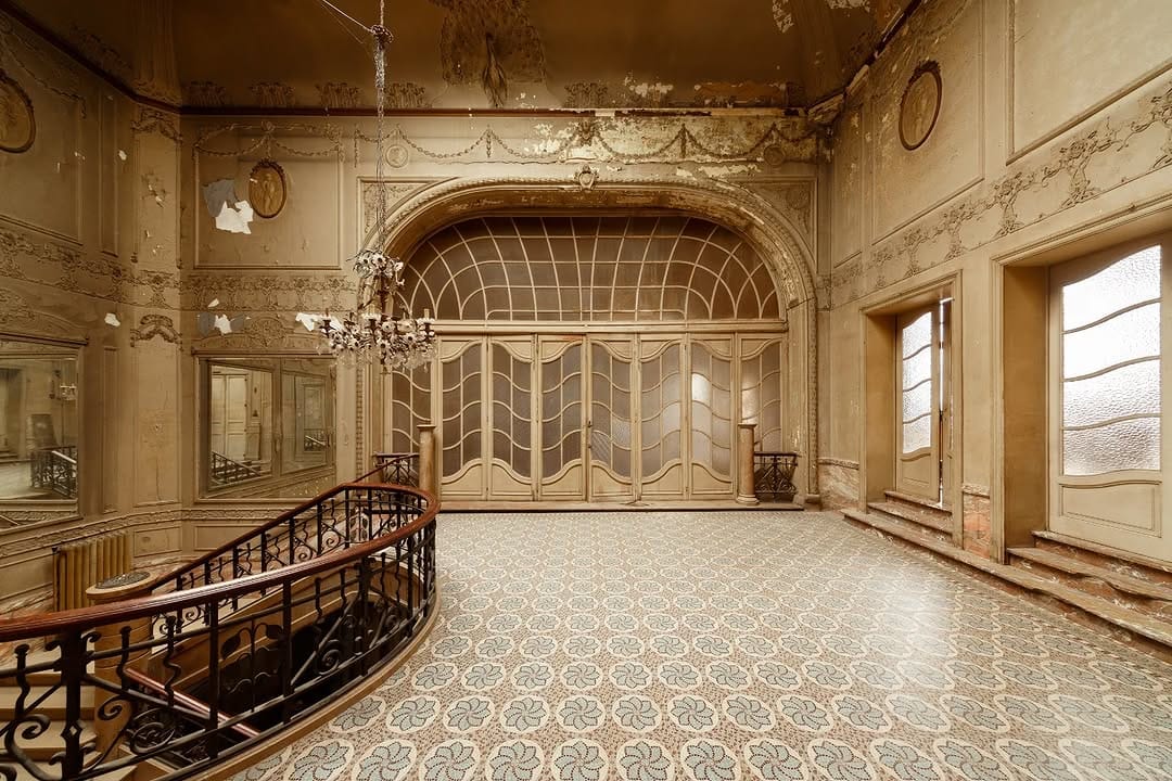Post 4 by Dimitri Bourriau on Instagram (carousel)