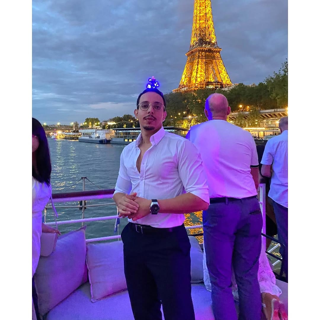 Post 10 by AB on Instagram (carousel)