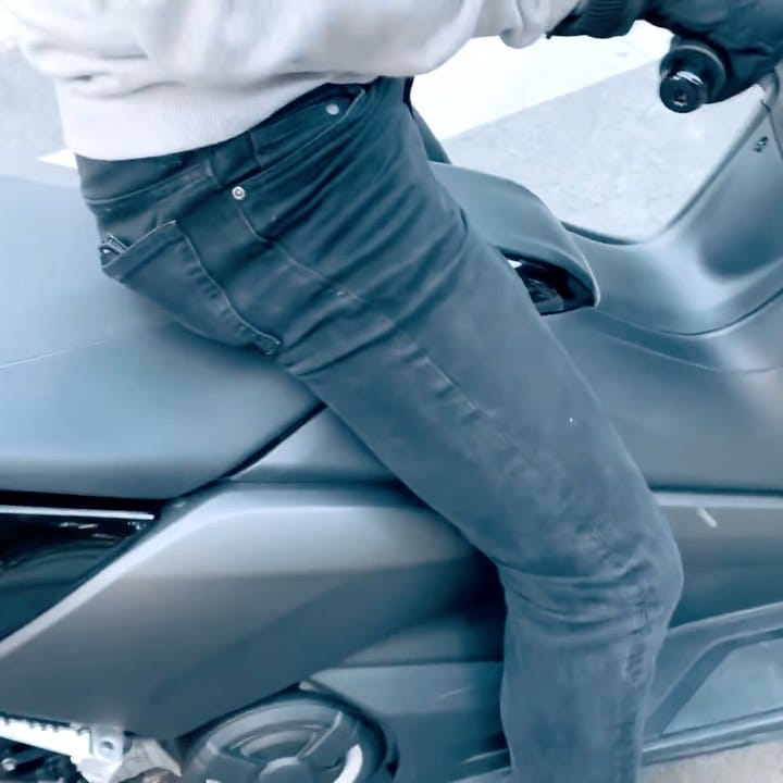 Post 8 by PUNAISE DE LIT on Instagram (video)
