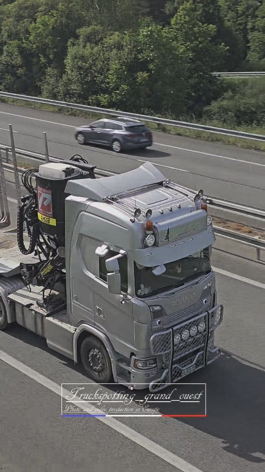 Post 3 by Adrien Babinot on Instagram (video)
