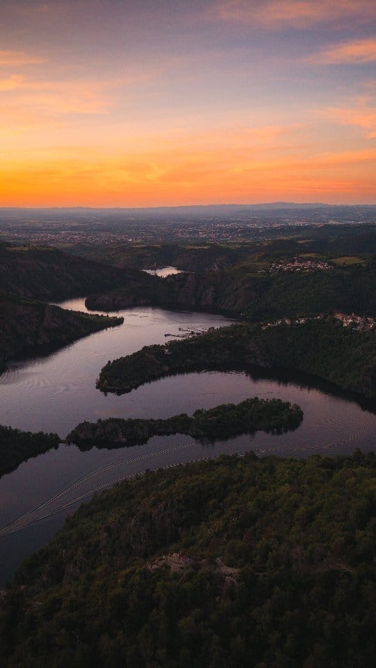 Post 1 by Valentin Tissot I Vidéaste on Instagram (video)
