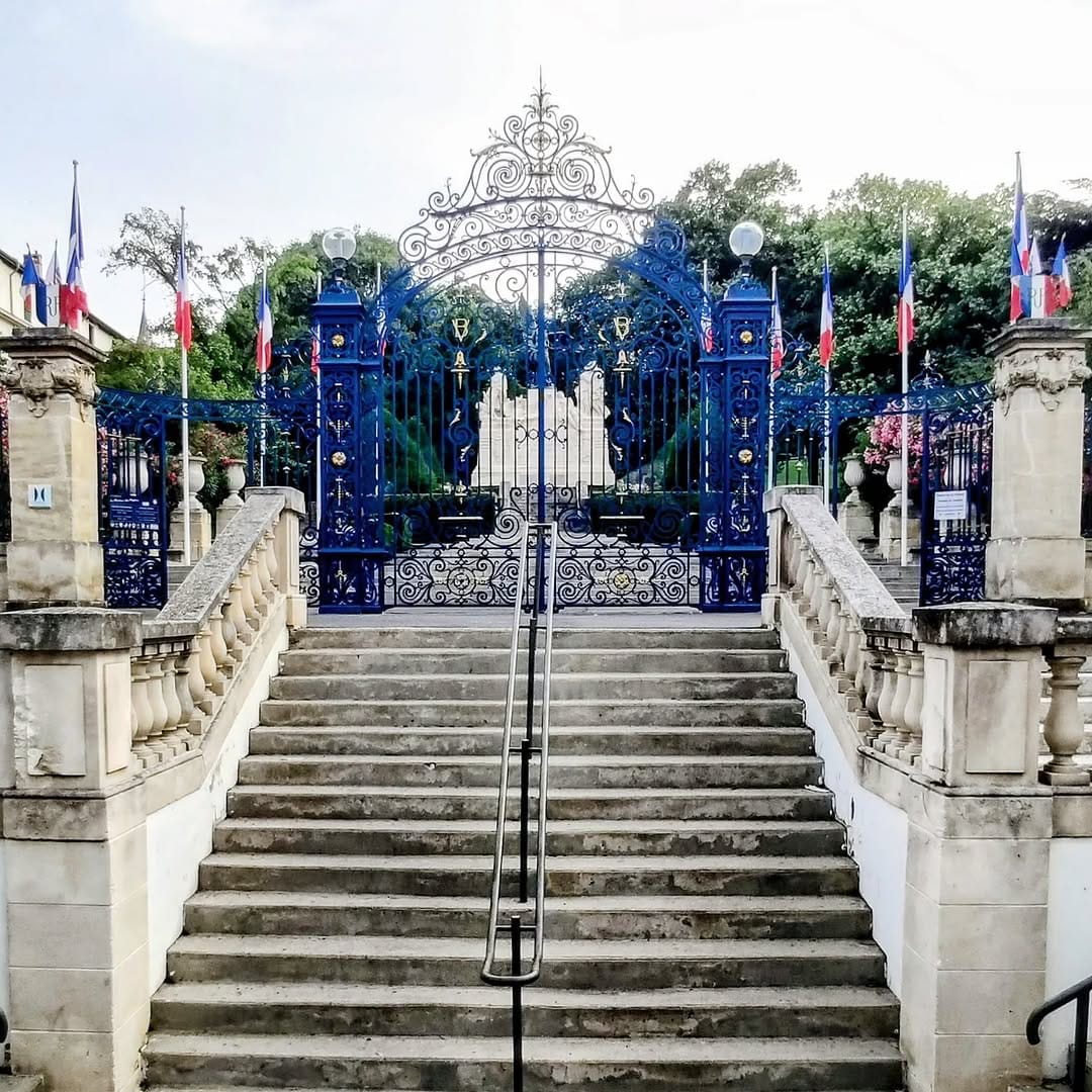 Post 5 by Helena Marc on Instagram (image)