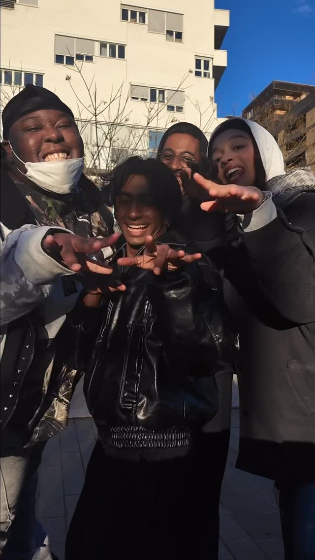 Post 1 by 𝖄𝖔𝖈𝖆𝖘𝖙𝖊 on Instagram (video)