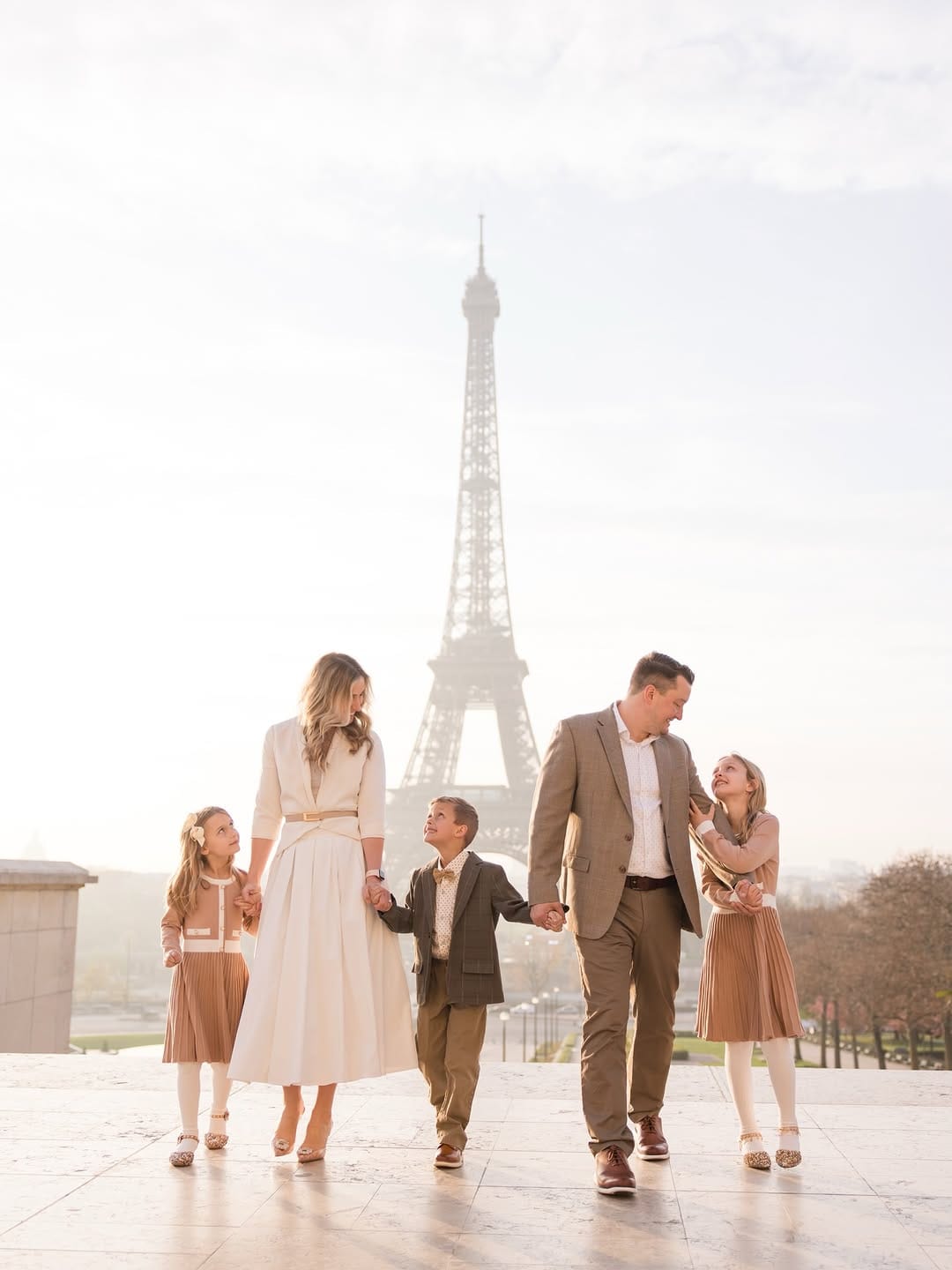 Post 7 by The Parisian Photographers | Paris photoshoots on Instagram (carousel)