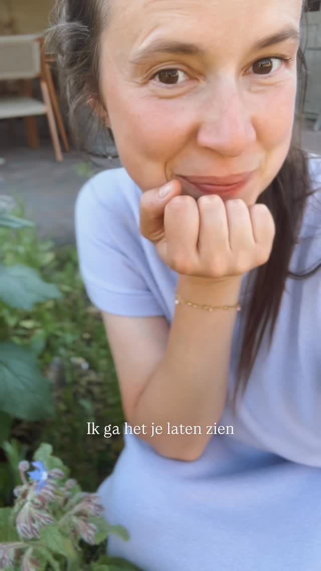 Post 2 by 𝐾𝑖𝑚 𝐶𝑎𝑙𝑜𝑚𝑚𝑒 on Instagram (video)