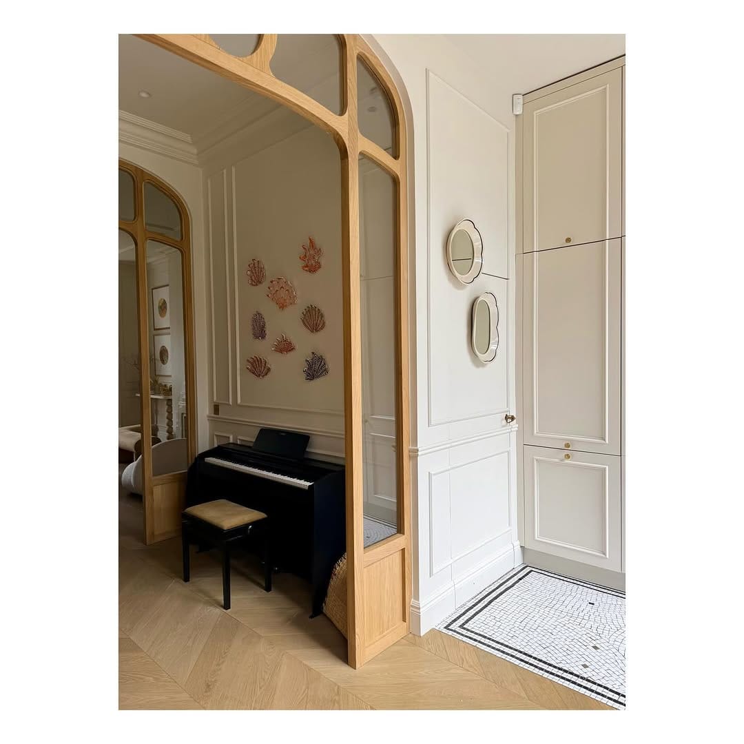 Post 6 by CHARLOTTE LILFORD on Instagram (image)