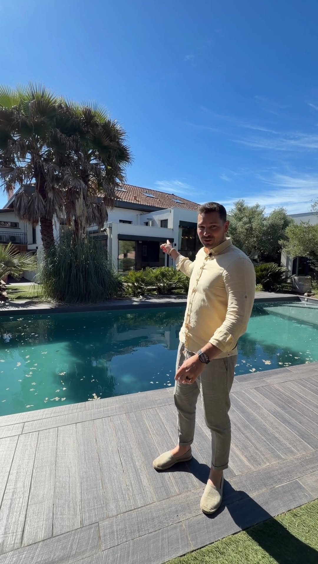 Post 2 by Alex Gaines on Instagram (video)
