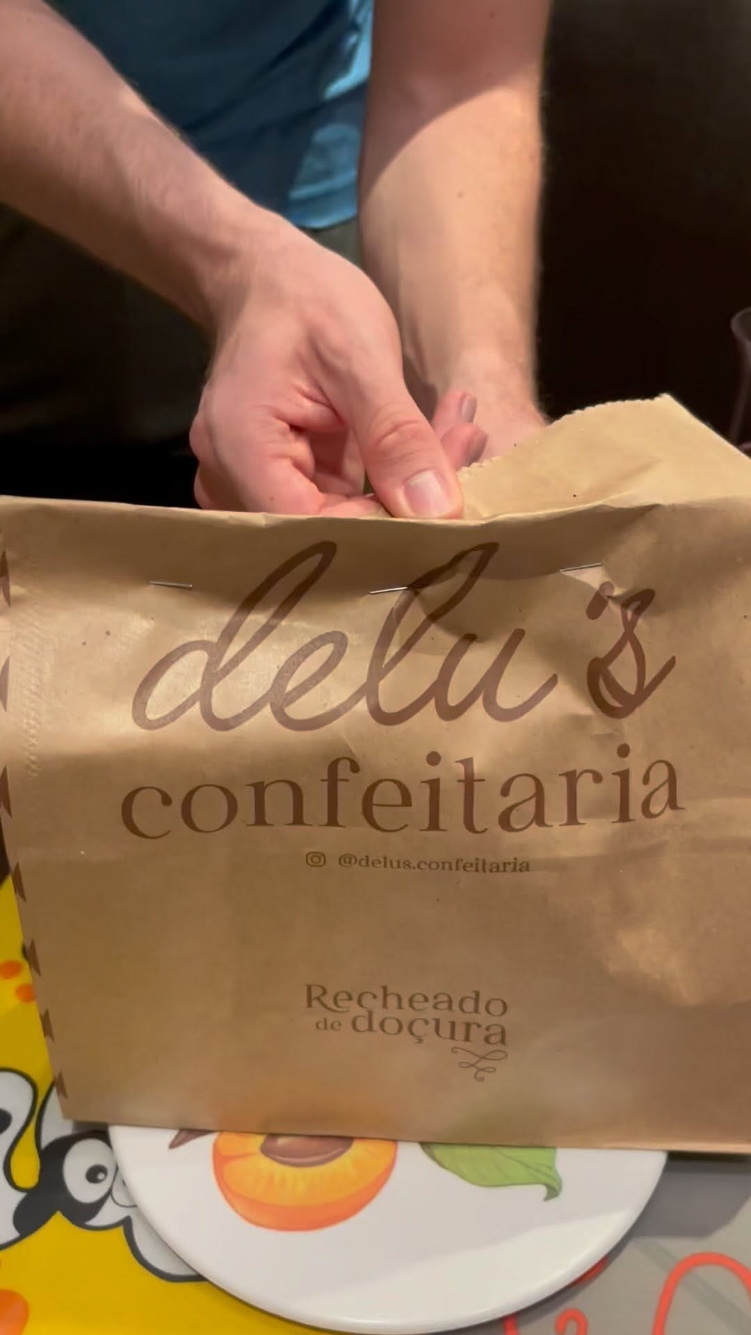 Post 2 by délu's confeitaria on Instagram (video)