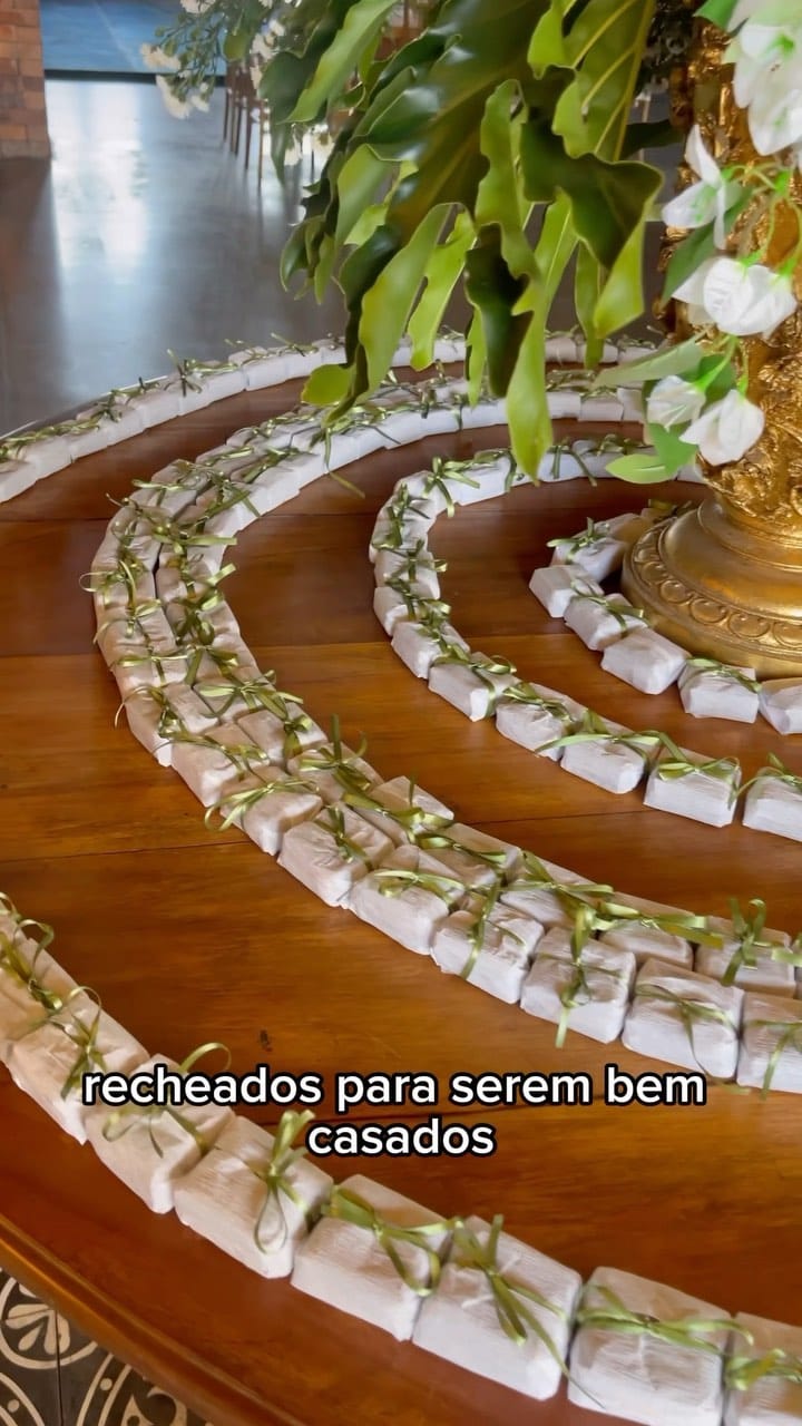 Post 6 by délu's confeitaria on Instagram (video)