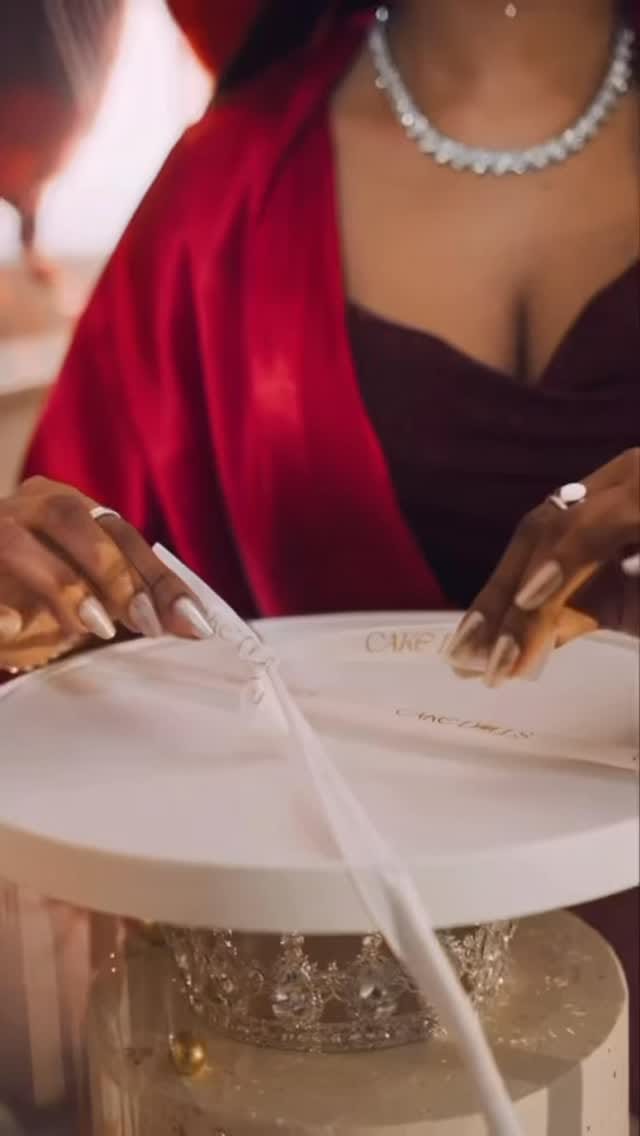 Post 3 by Cake Dolls | Wedding & Custom Cakes | Boston on Instagram (video)