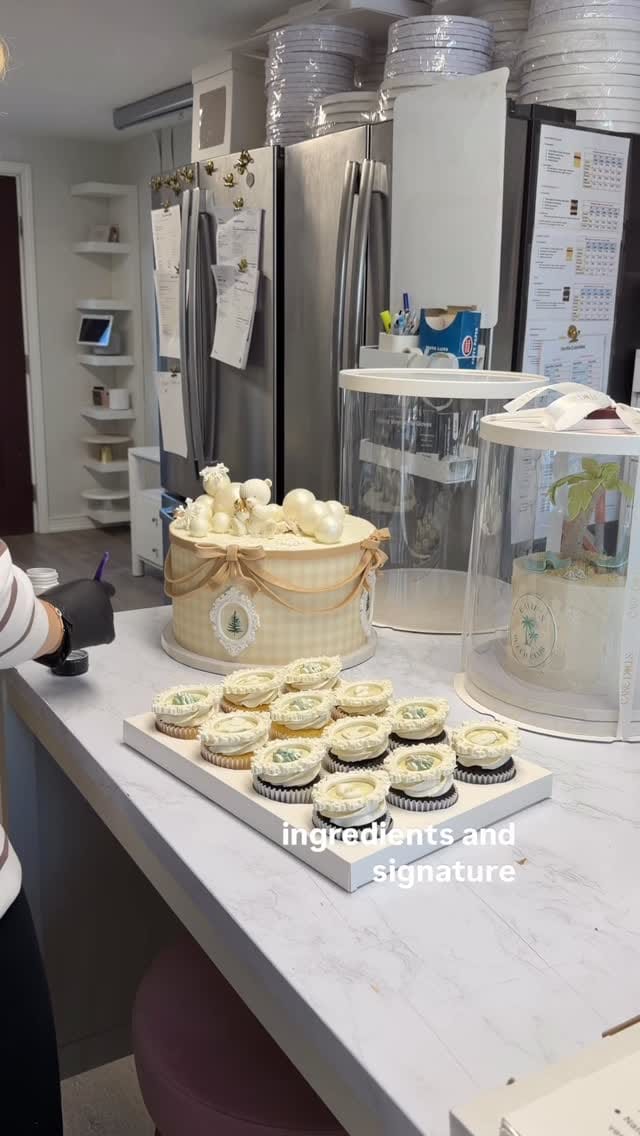 Post 6 by Cake Dolls | Wedding & Custom Cakes | Boston on Instagram (video)