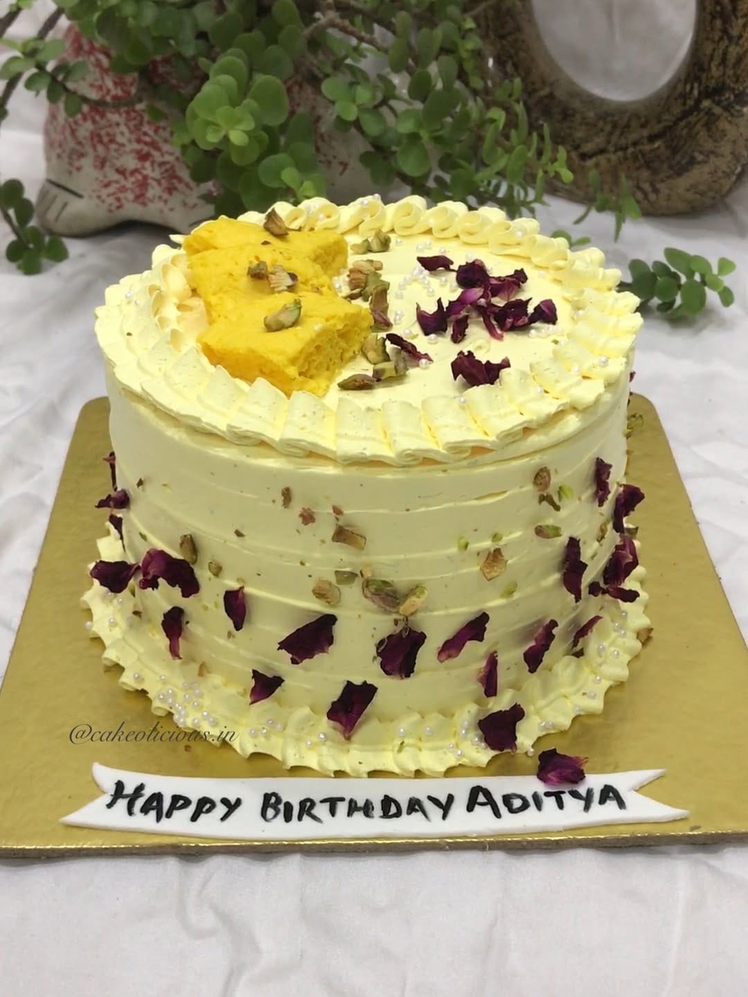 Post 3 by Cake'o'licious by Saloni | Delhi Cake Artist on Instagram (carousel)