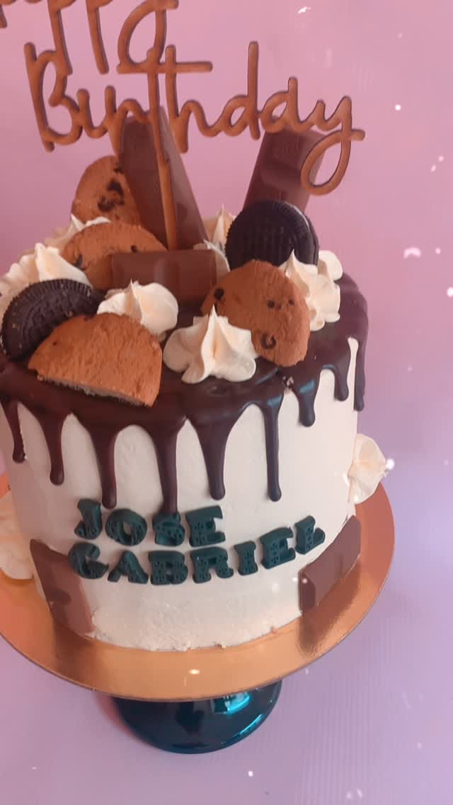Post 3 by Oriana’s cakes on Instagram (video)