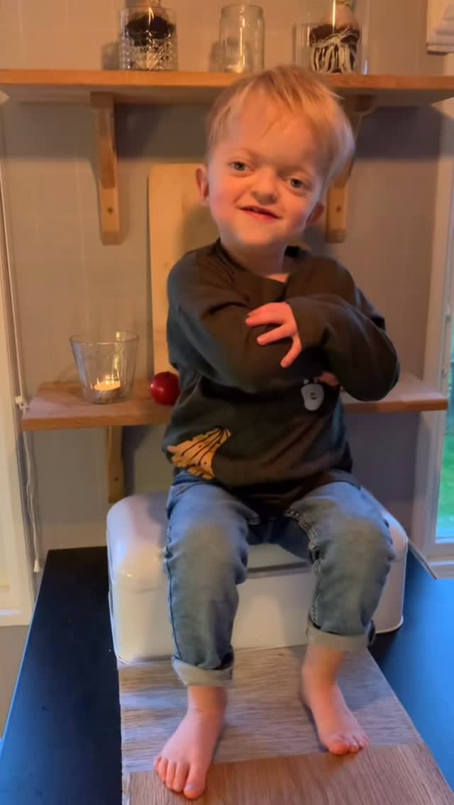 Post 1 by 👨Oscar👩‍🦰Hanna👶Elliot👶Oliver on Instagram (video)