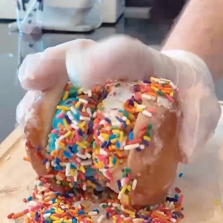 Post 10 by 𝒮𝓌𝑒𝑒𝓉-𝒮𝓉𝒶𝒸𝓀 𝒞𝓇𝑒𝒶𝓂𝑒𝓇𝓎 on Instagram (video)