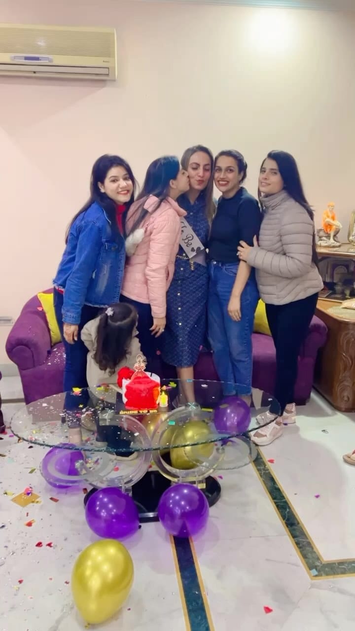 Post 7 by Mona Sahni on Instagram (video)