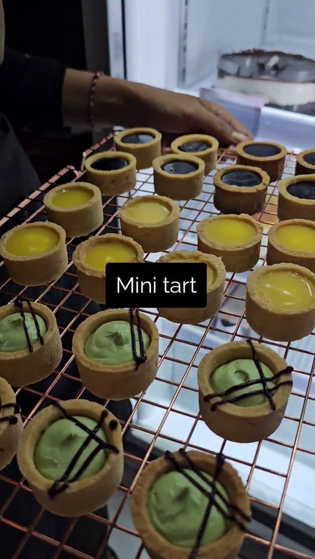 Post 1 by Pabrik roti on Instagram (video)