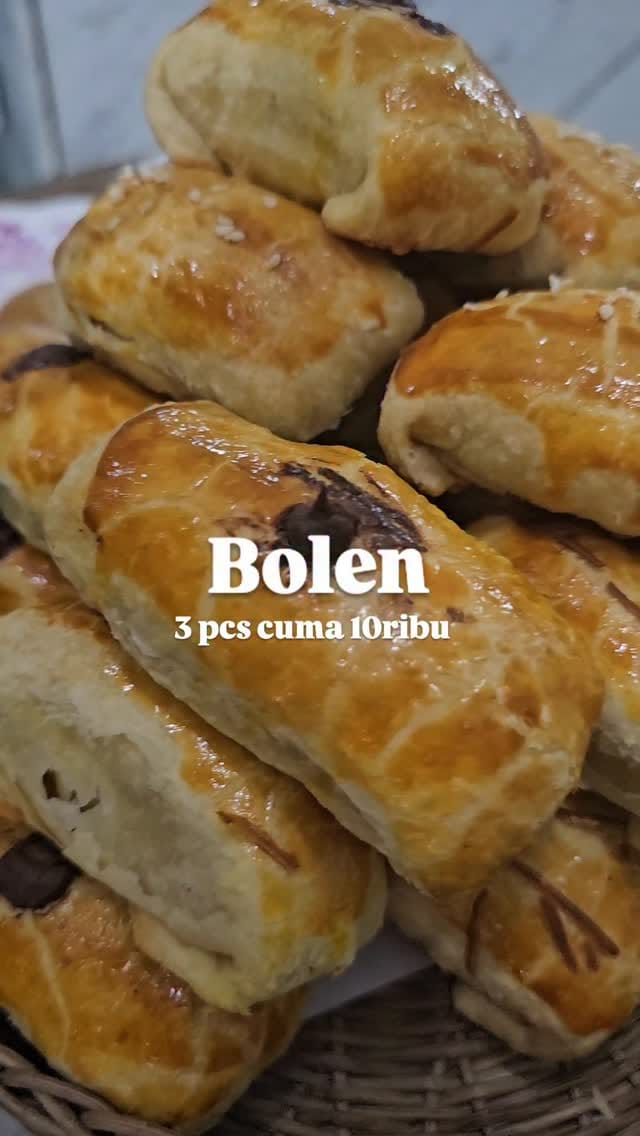 Post 2 by Pabrik roti on Instagram (video)