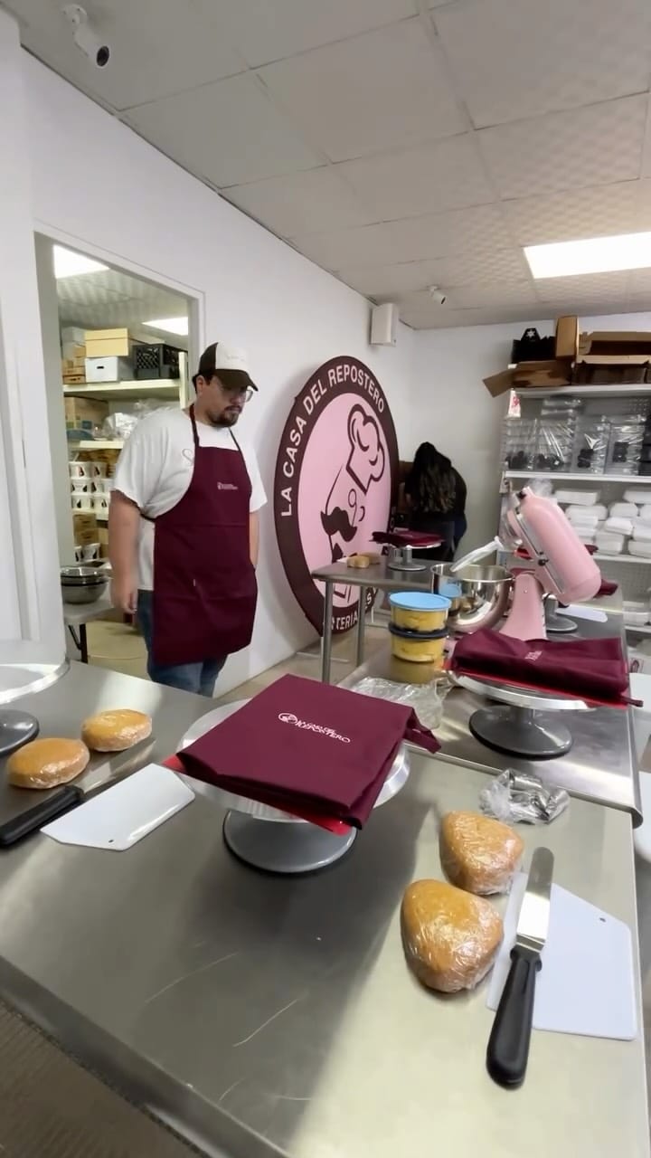 Post 3 by Sweet Home Postres on Instagram (video)