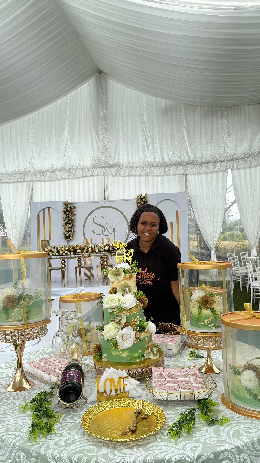 Post 10 by Sheycakes ; Cakes•Cupcakes •Gift Packages on Instagram (video)
