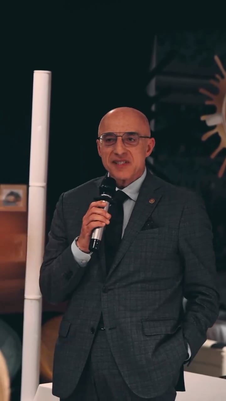 Post 4 by Caesars Cafè Isola Del liri on Instagram (video)